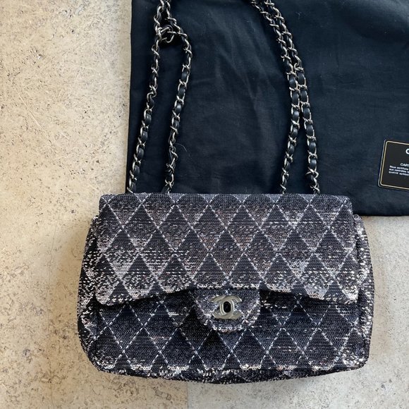 Chanel Large Sequins Flap Purse with chain strap - Picture 2 of 8